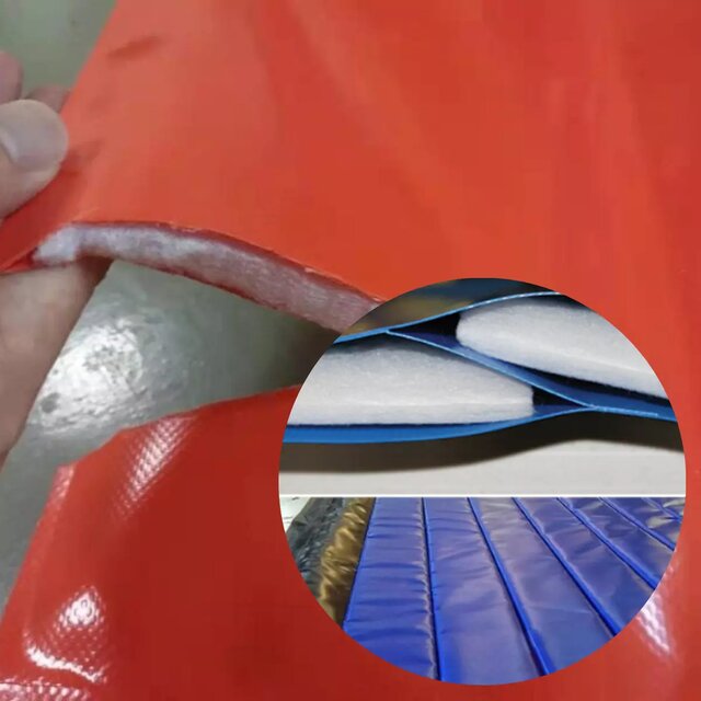 Bạt nhựa lót lớp bông xốp bên trong