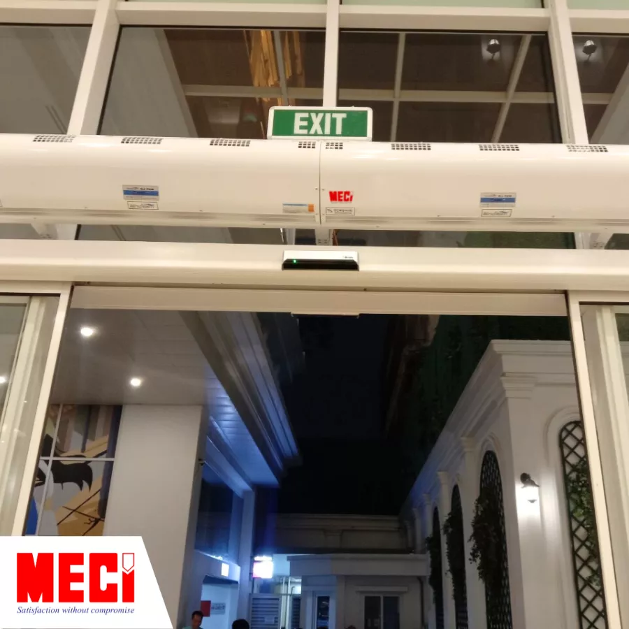 Quạt cắt gió tại cửa