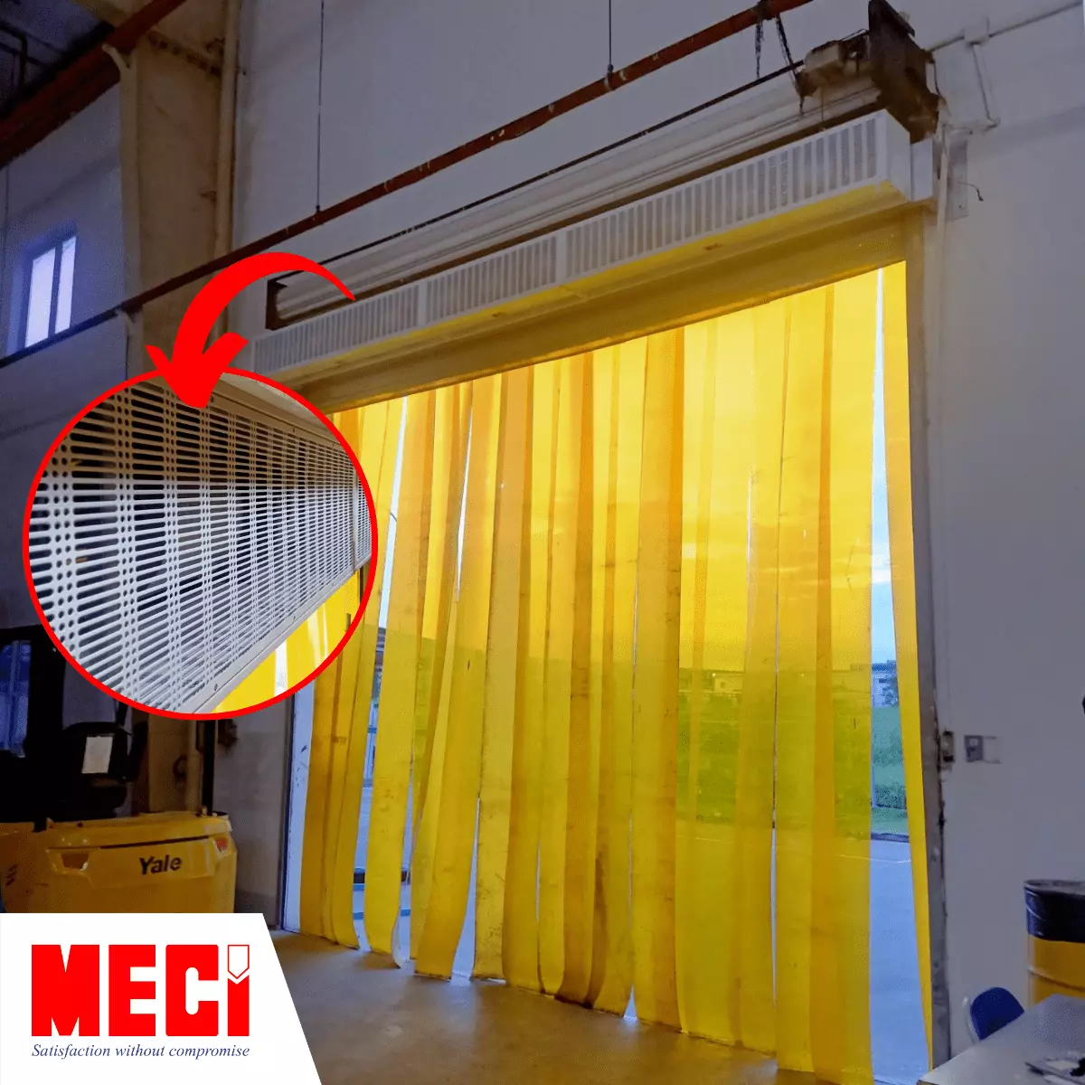 Quạt cắt gió được lắp tại cửa có rèm nhựa pvc