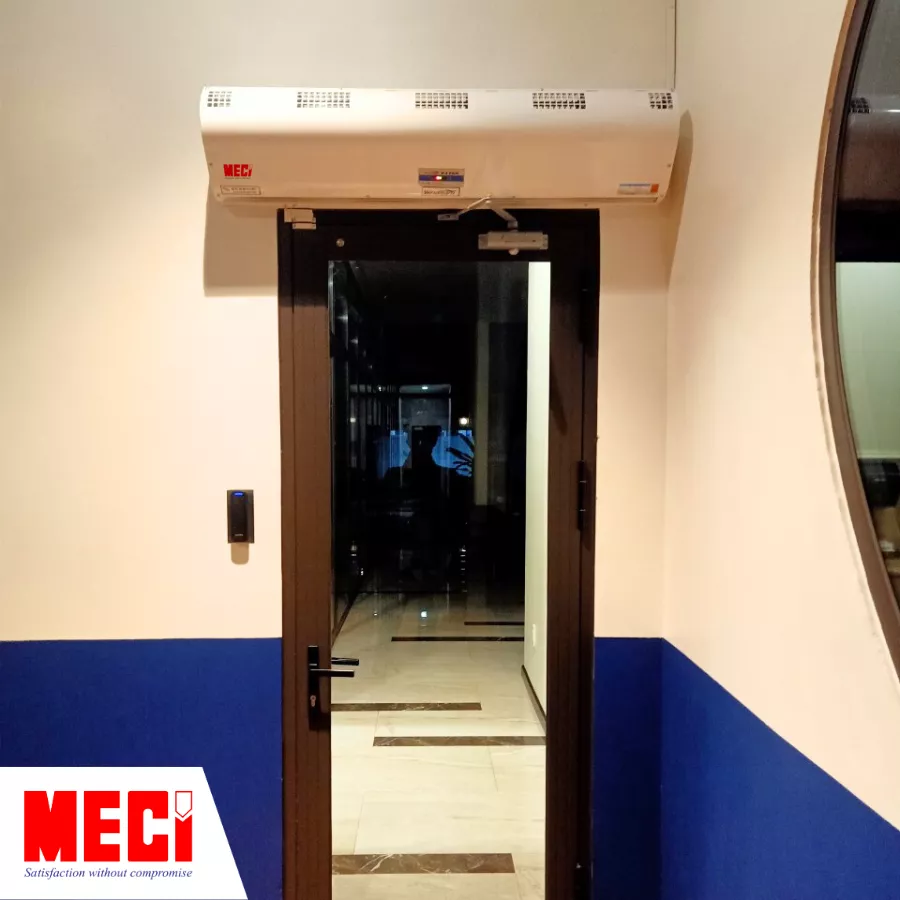 Quạt cắt gió tại cửa