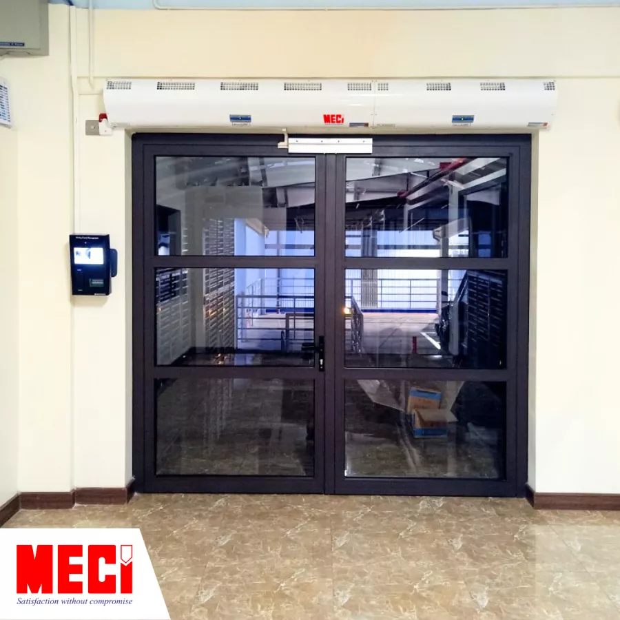 Quạt cắt gió tại cửa