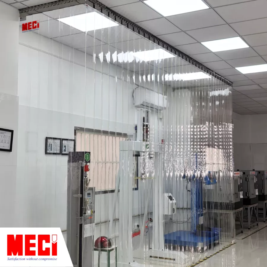 Rèm nhựa pvc hệ cố định màu trắng che chắn máy móc