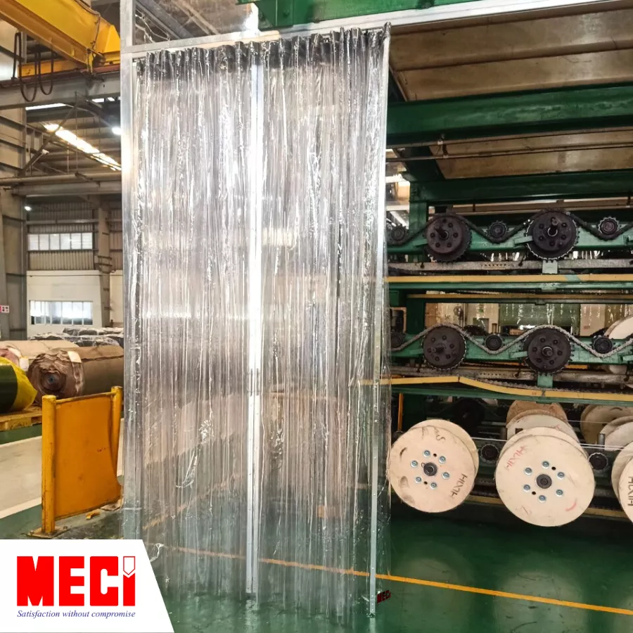 Tấm nhựa khổ lớn xếp gọn một bên