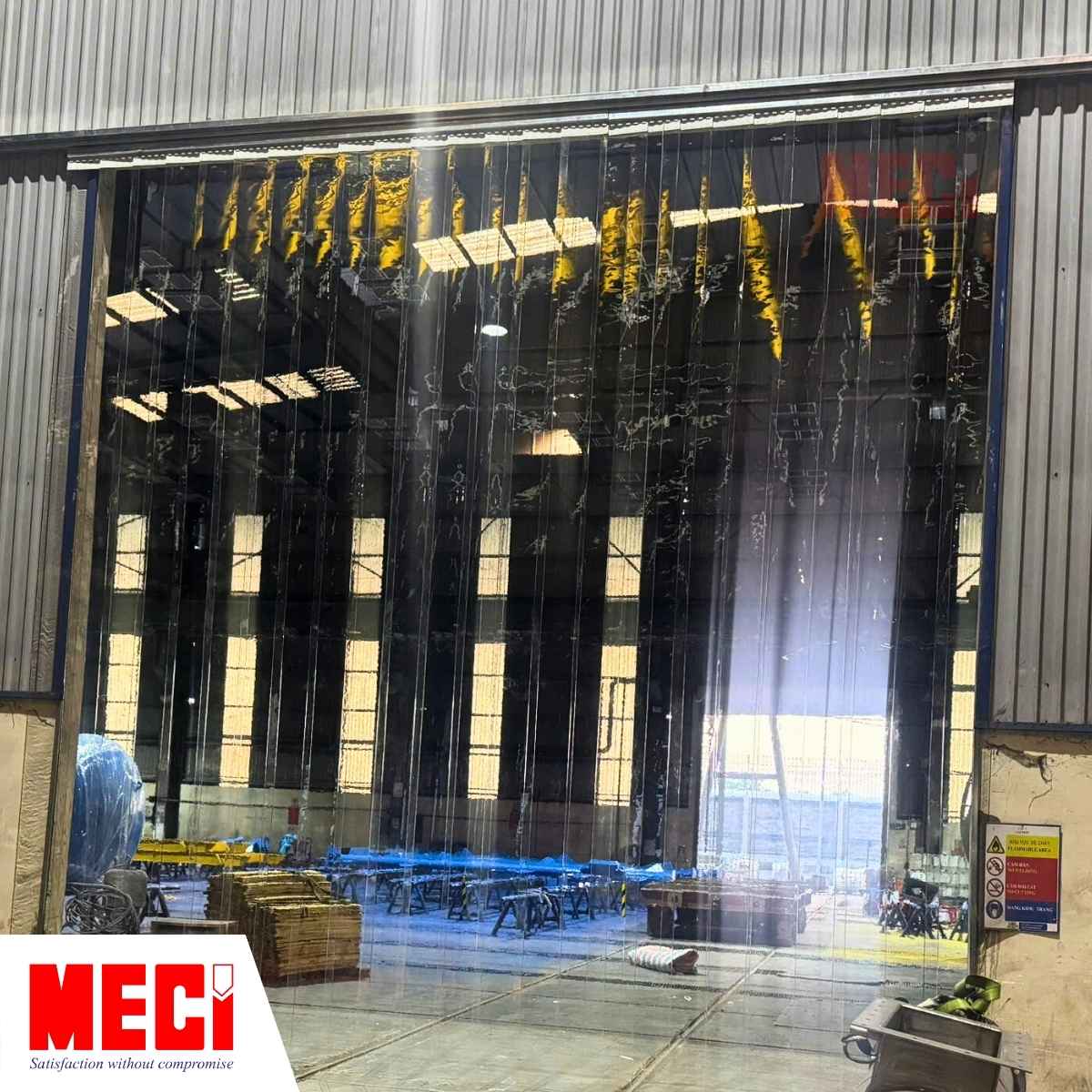 rèm nhựa xếp xoay MECI