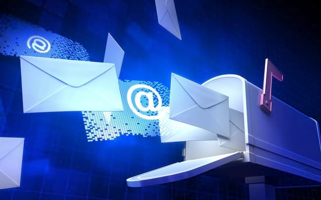 Thư điện tử bay ra khỏi hòm thư. 