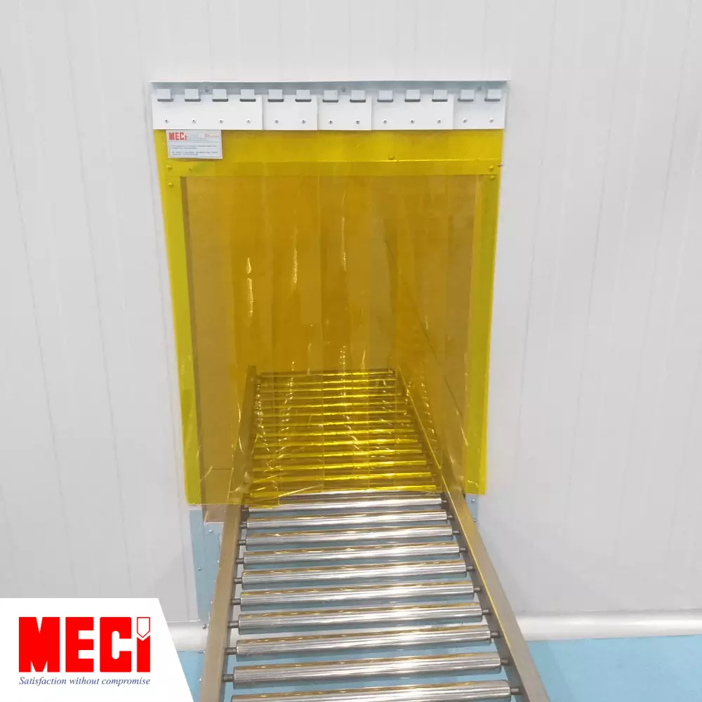 Rèm nhựa màu vàng loại nhỏ tại băng truyền