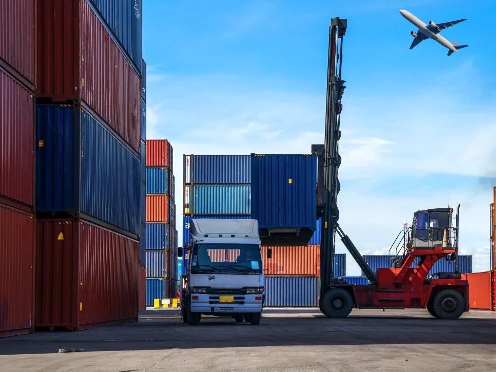 Rèm nhựa PVC lắp đặt tại nhà máy sản xuất.