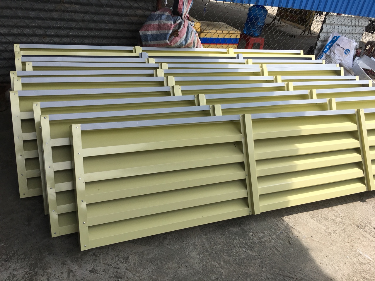 Mẫu khung lam gió dùng để lắp đặt cho nhà xưởng công nghiệp, nhà xưởng sản xuất