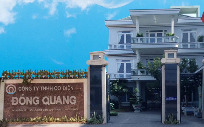Quan cảnh bên ngoài công ty Đồng Quang
