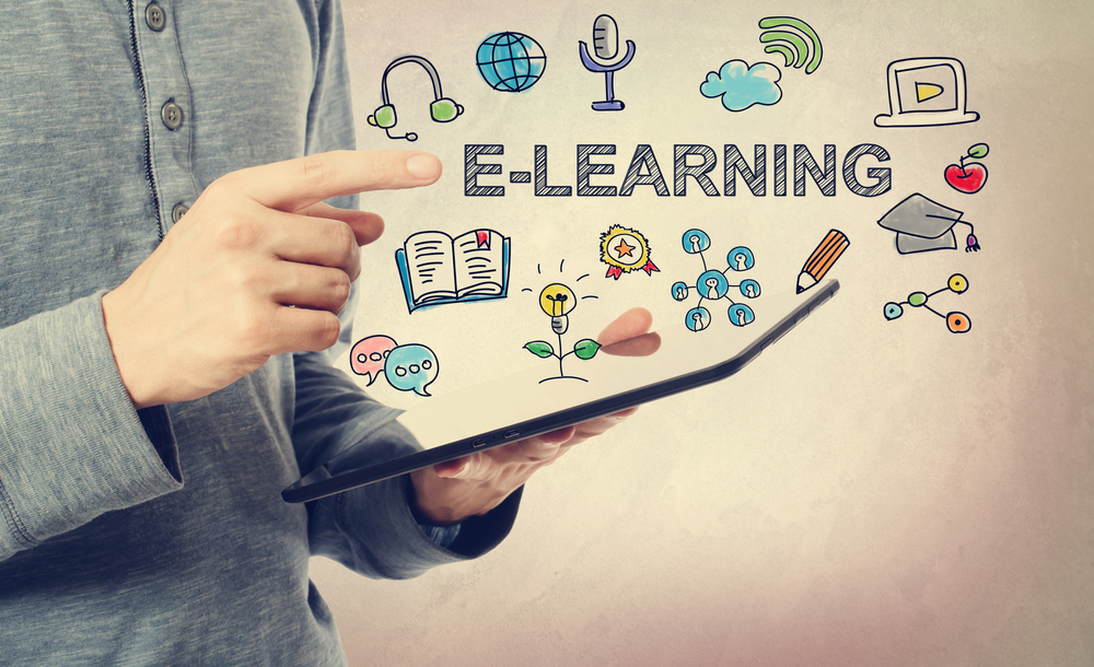 E-learning là hình thức học tiếng anh thương mại online cho dân văn phòng