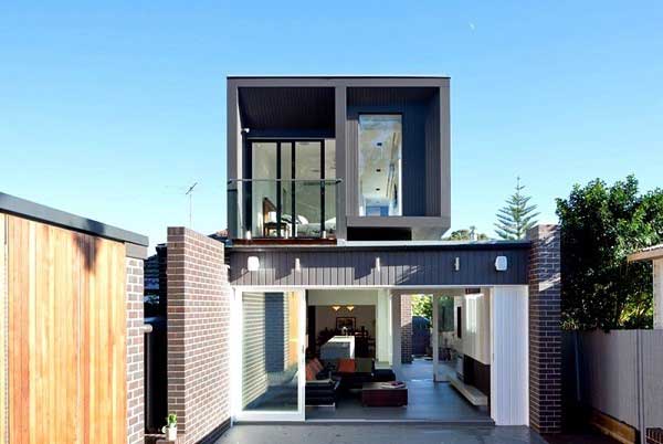 Mẫu nhà 2 tầng mái bằng chủ đạo màu nâu sậm mạnh mẽ