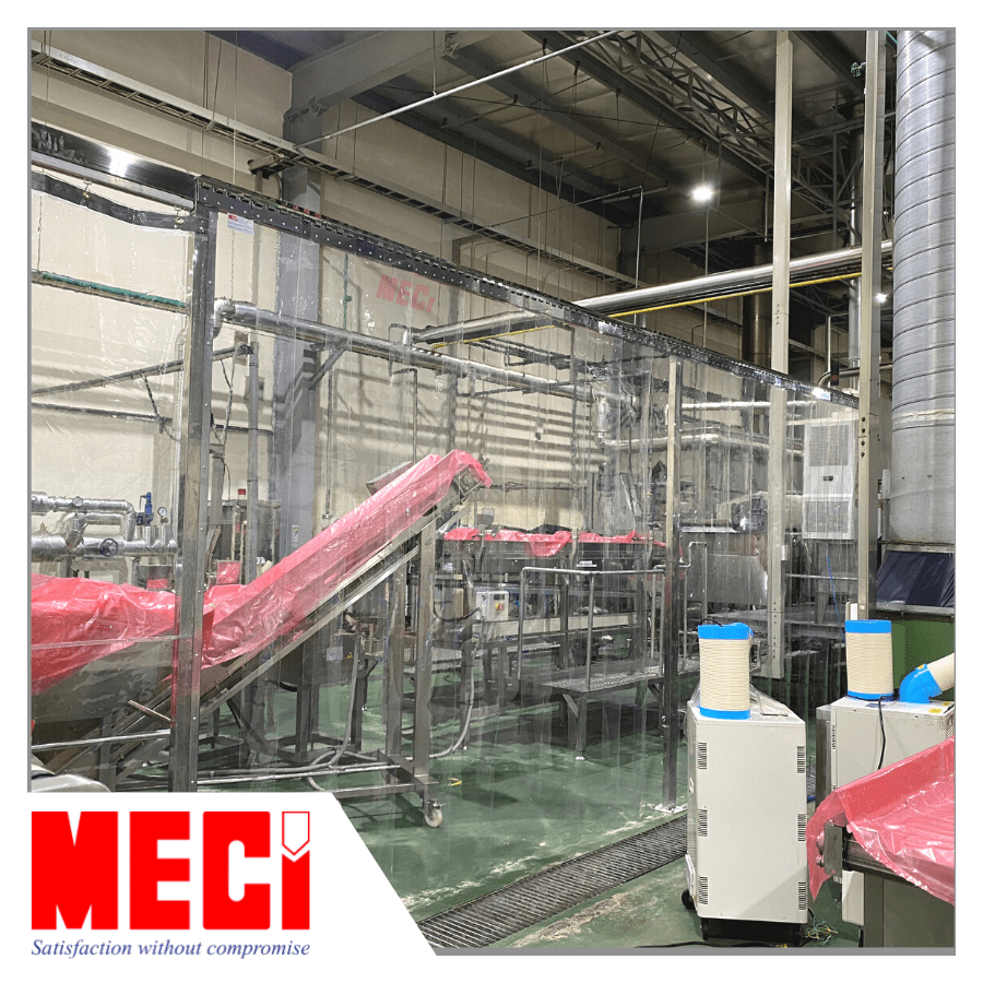 Rèm nhựa pvc bao quanh máy móc sản xuất, kết hợp hệ rèm cố định thả sợi