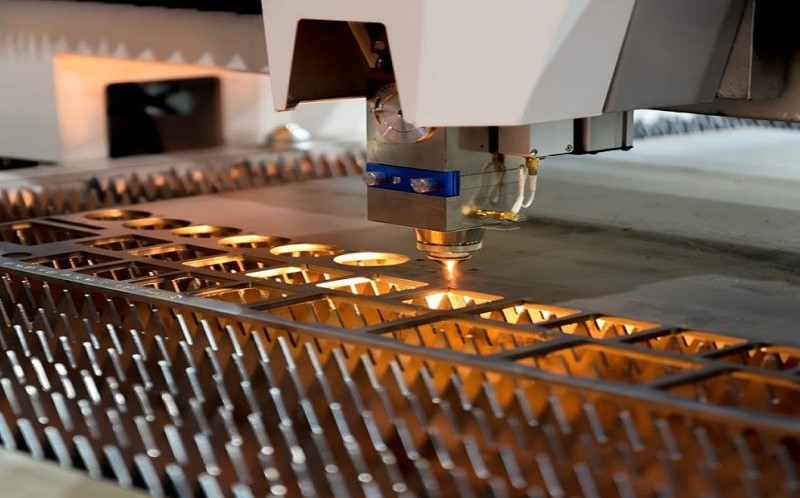 Bên trong công xưởng của công ty gia công cơ khí Khởi Minh