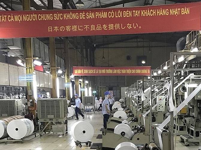 Nhà xưởng công ty Cổ phần Nhựa Hưng Yên và hoạt động ở xưởng