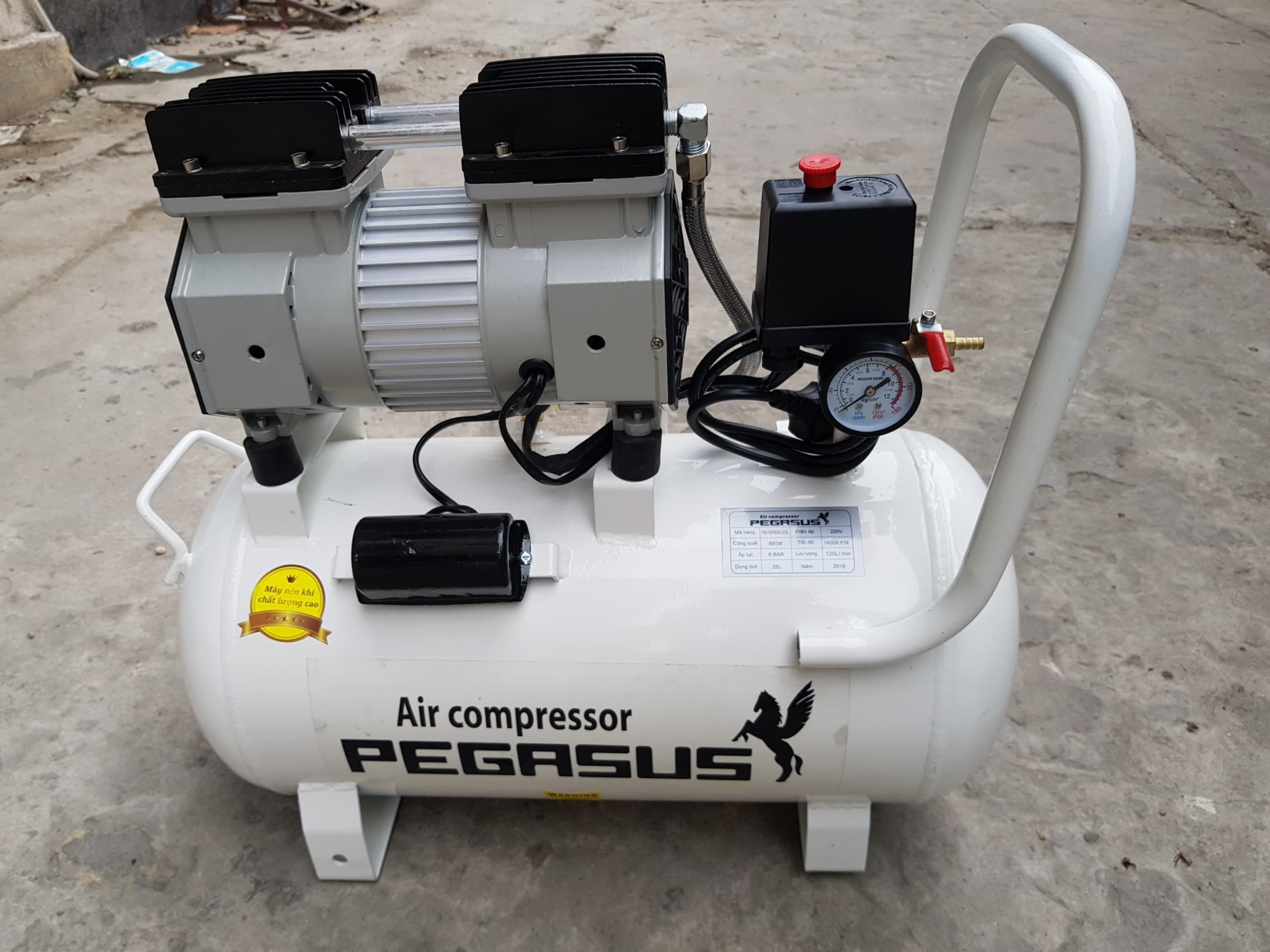 Loại máy khí không dầu Pegasus TM-OF750 kiểu dáng thon gọn