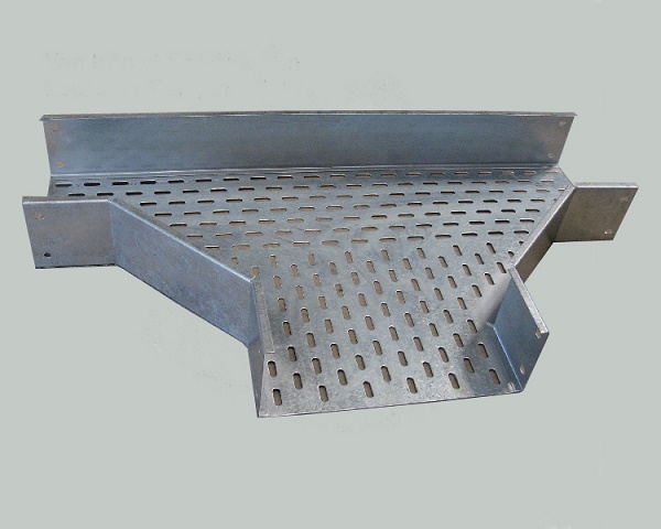 Loại khay cáp có nhiều lỗ đột dày trên bề mặt