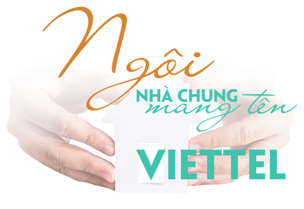 Đôi tay đang bao lấy một ngôi nhà mô hình 