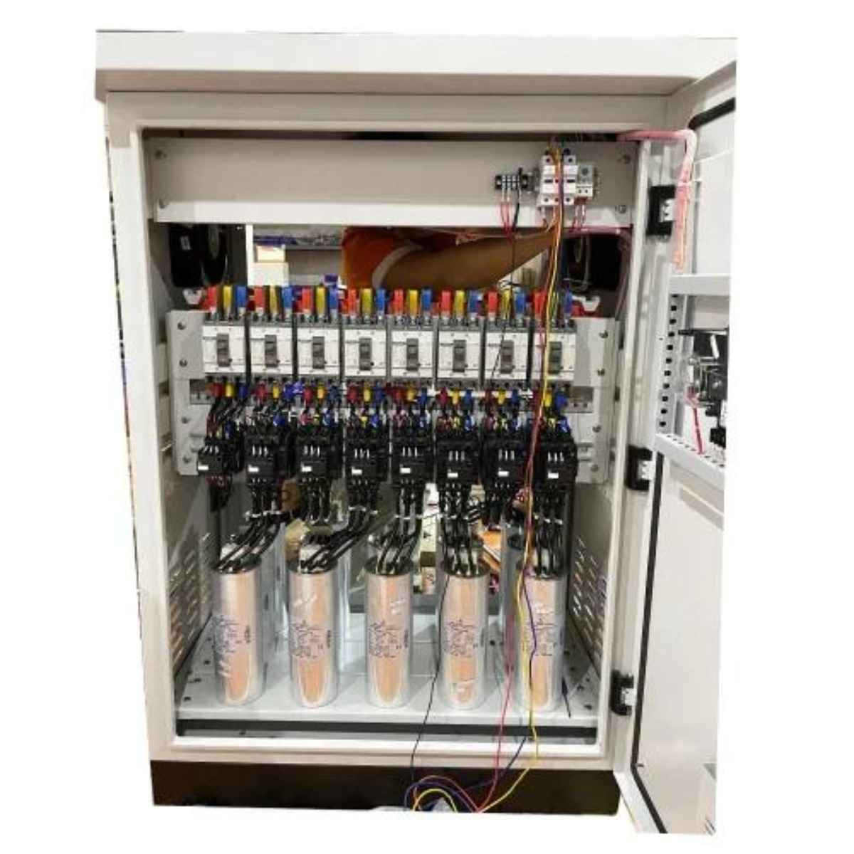Chi tiết bên trong của tủ điện bù công suất (tụ bù)