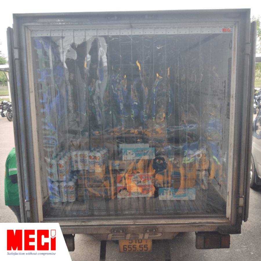 Rèm nhựa PVC MECI lắp đặt tại xe giao hàng của Bách Hóa Xanh