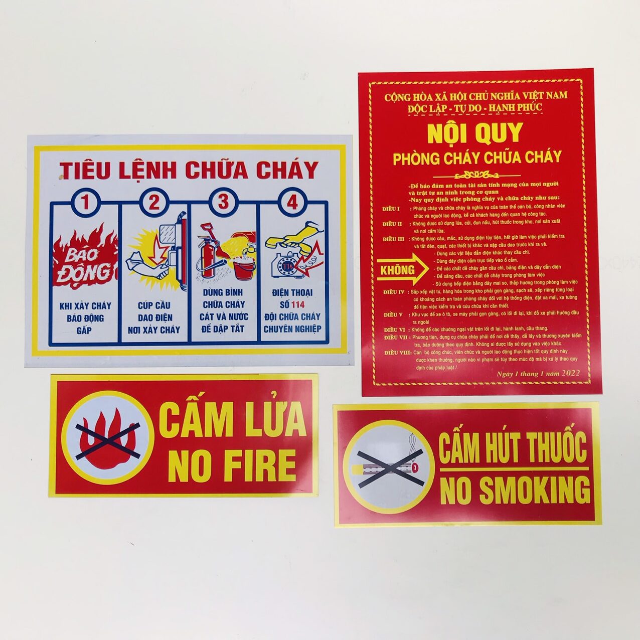 Bảng nội quy PCCC được xếp cùng tiêu lệnh chữa cháy, bảng cấm lửa và bảng cấm hút thuốc.