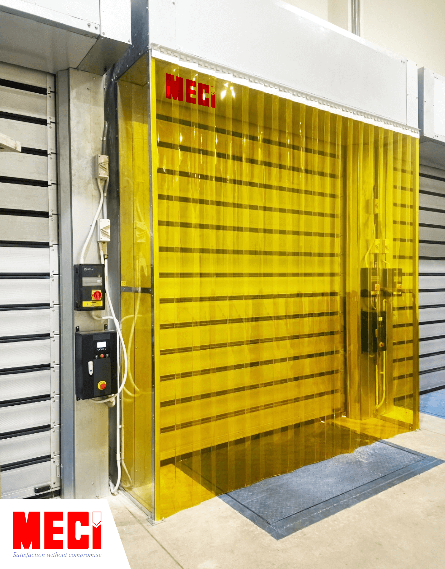 Góc nghiêng rèm nhựa PVC lắp trước cửa cuốn nhanh tại nhà máy