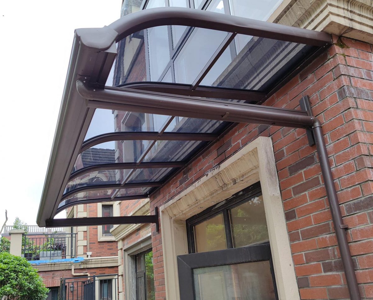 Mái canopy che trước cửa sổ