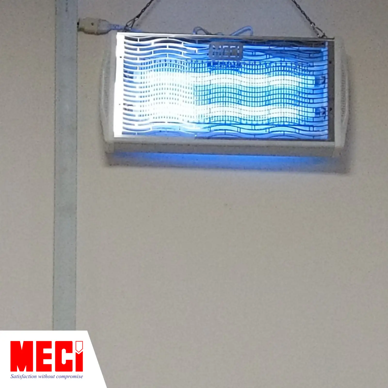 Đèn diệt côn trùng hoạt động tại kho xưởng