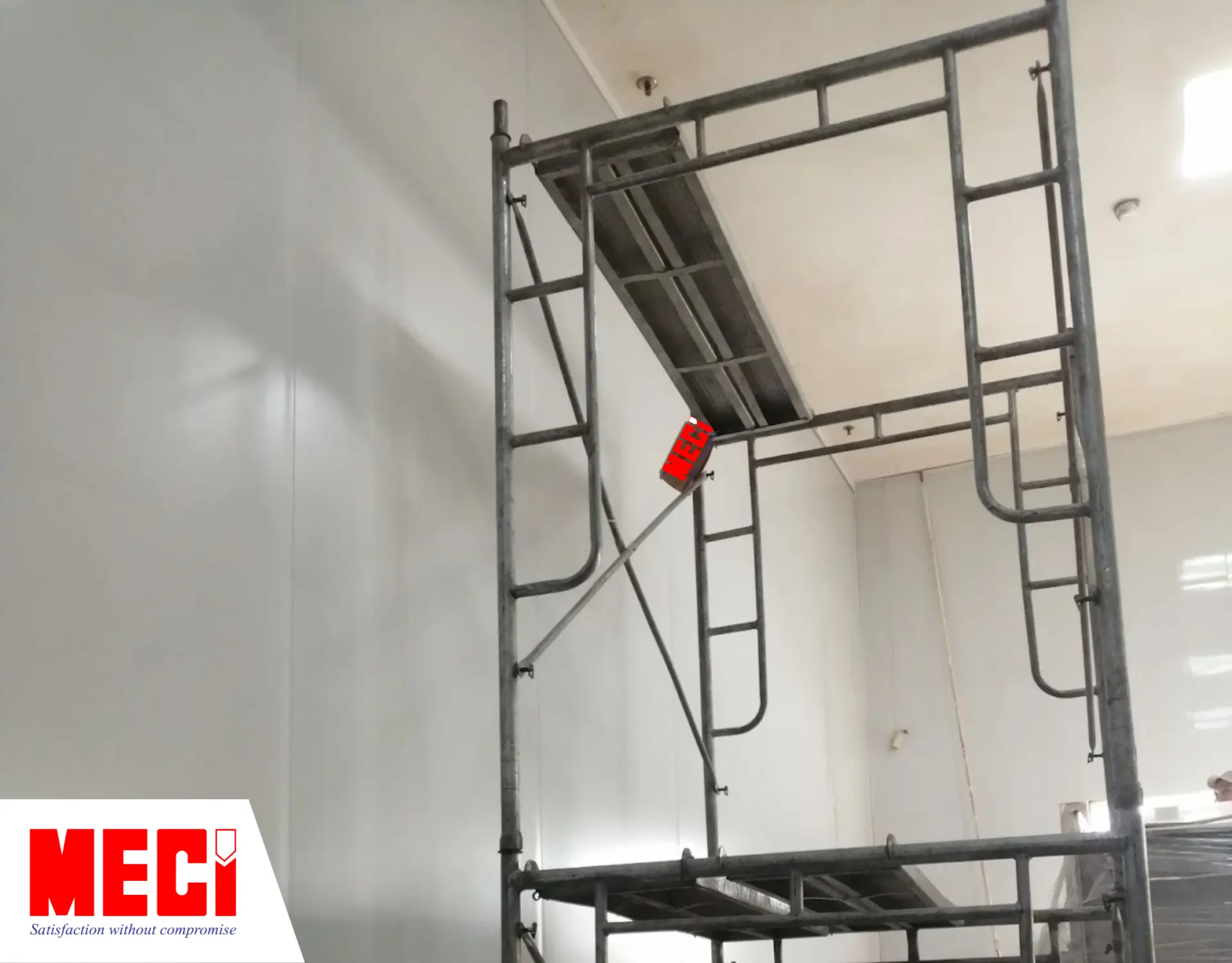 Vách panel được dựng tại nhà máy sản xuất Đậu Tiên.