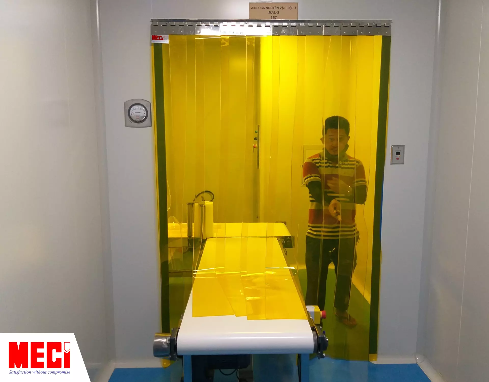 Rèm nhựa PVC lắp tại băng chuyền nguyên liệu  