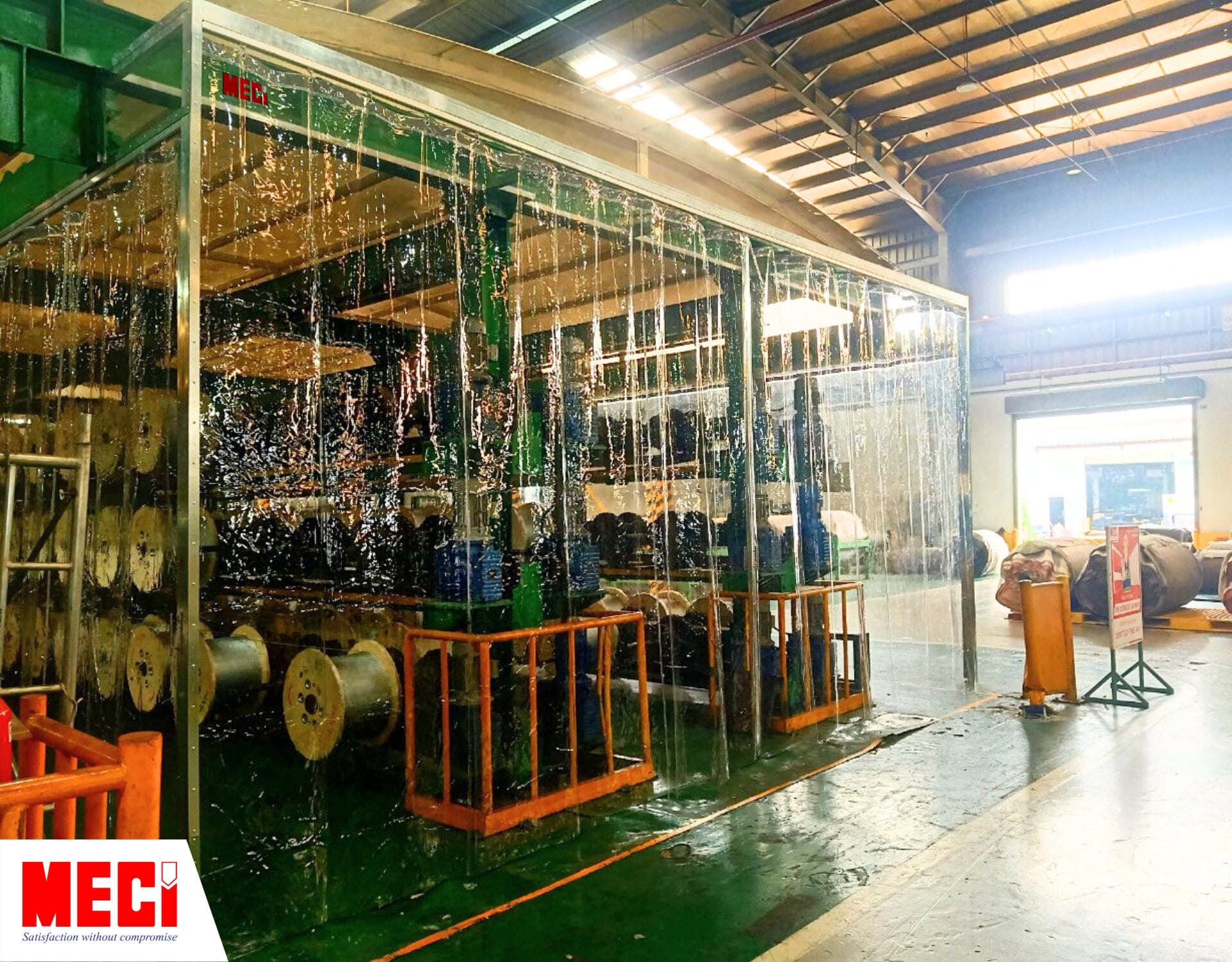 rèm nhựa hệ kéo dạt củ MECI được lắp đặt máy móc tại nhà máy Dongil Rubber Belt Việt Nam