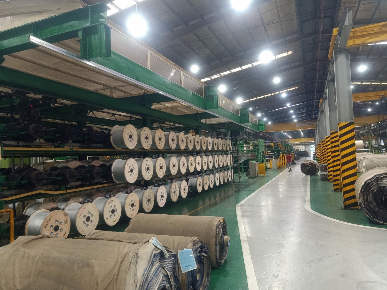 khu vực sản xuất của nhà máy Dongil Rubber Belt Việt Nam