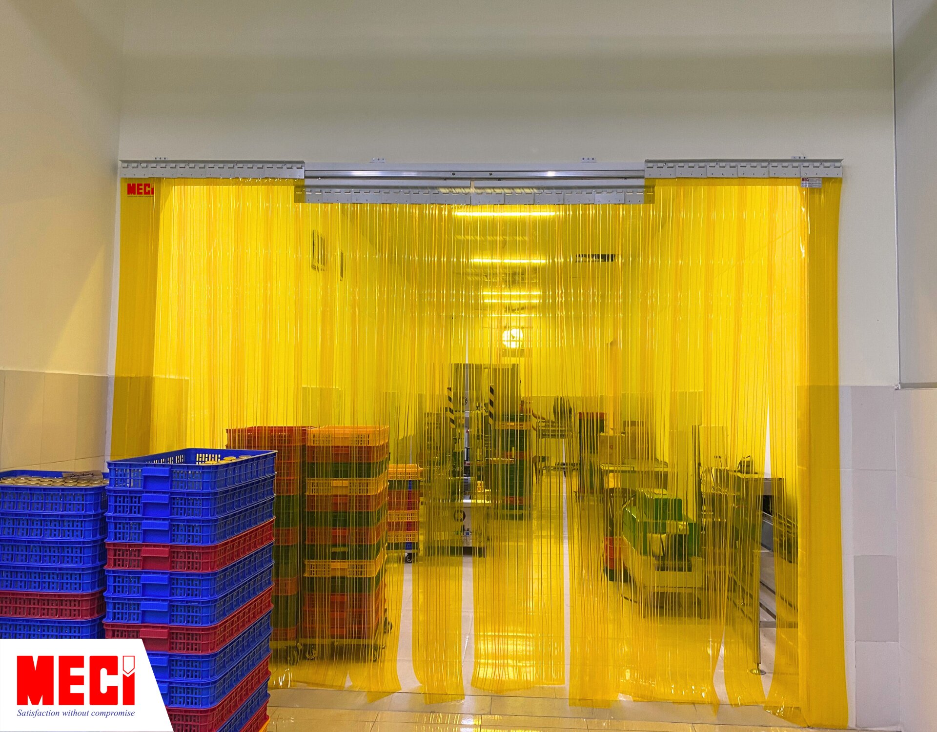 rèm nhựa PVC màu vàng