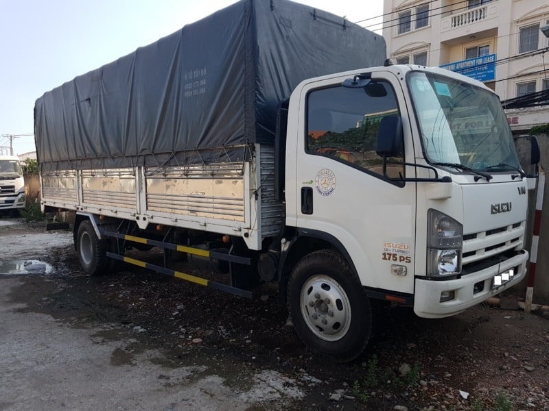 Xe tải cũ của một đơn vị chuyên mua bán xe cũ tại TPHCM