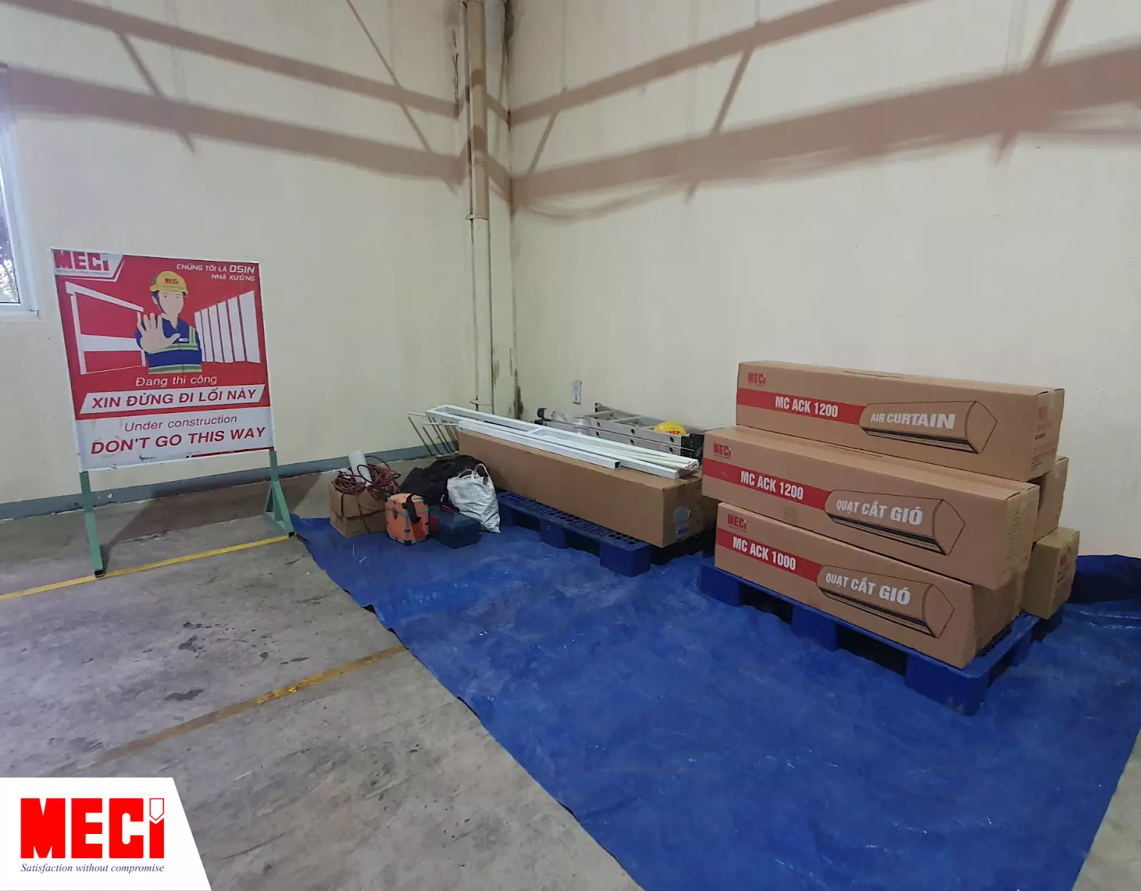 Vật tư được tập kết gọn gàng tại một gốc của nhà máy Rebisco