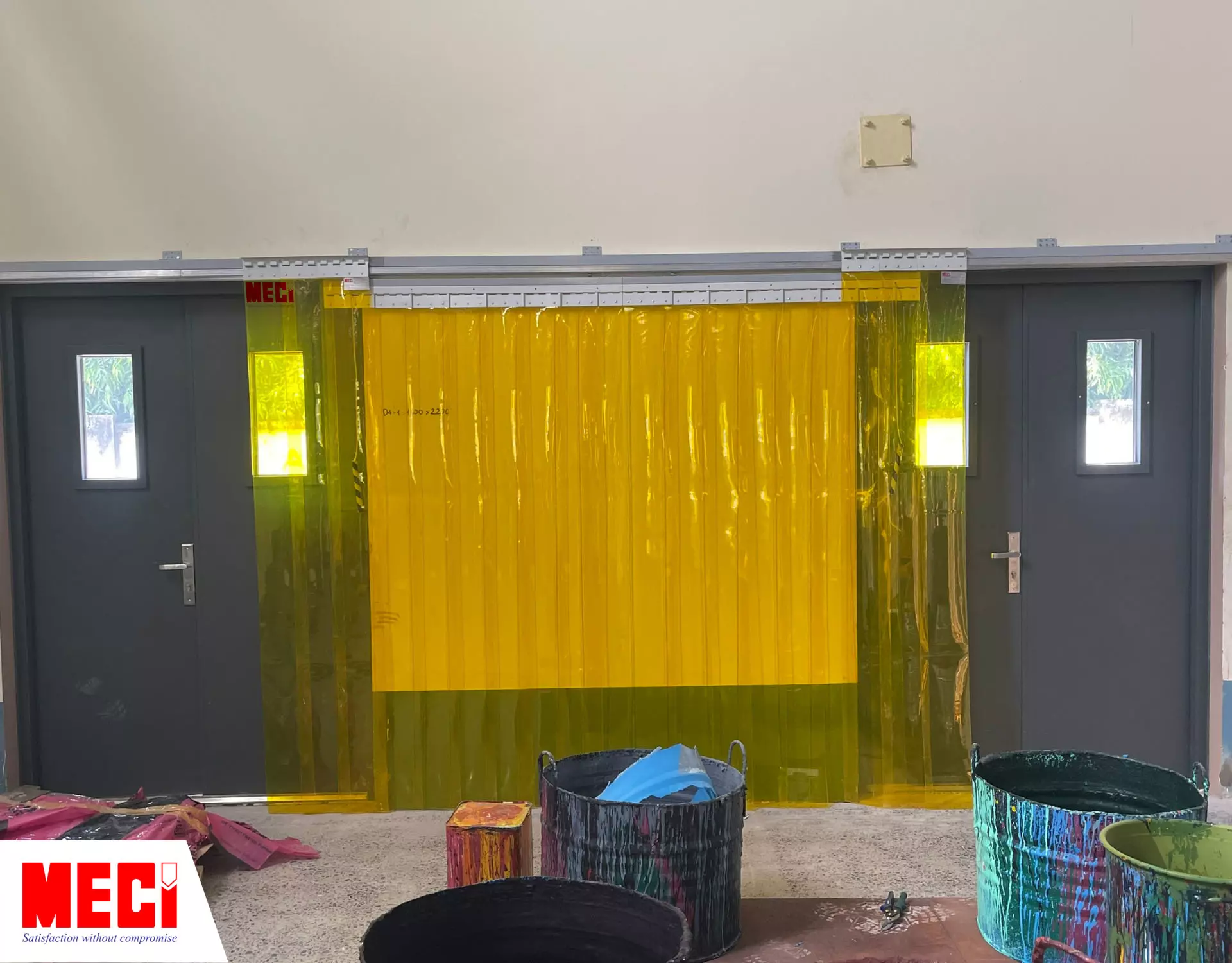  Rèm nhựa PVC lắp tại vị trí ra vào khu vực sản xuất
