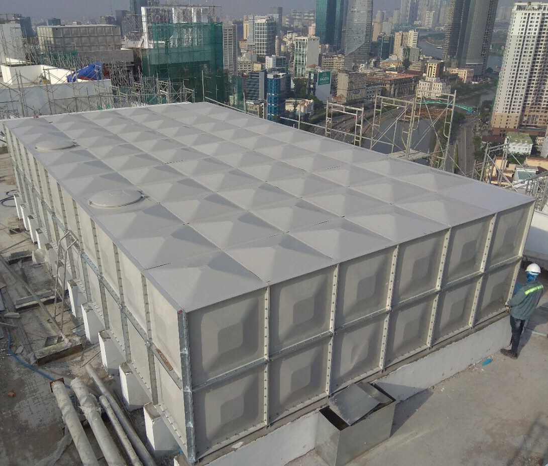 Bể nước PCCC tại tầng thượng 1 khu chung cư