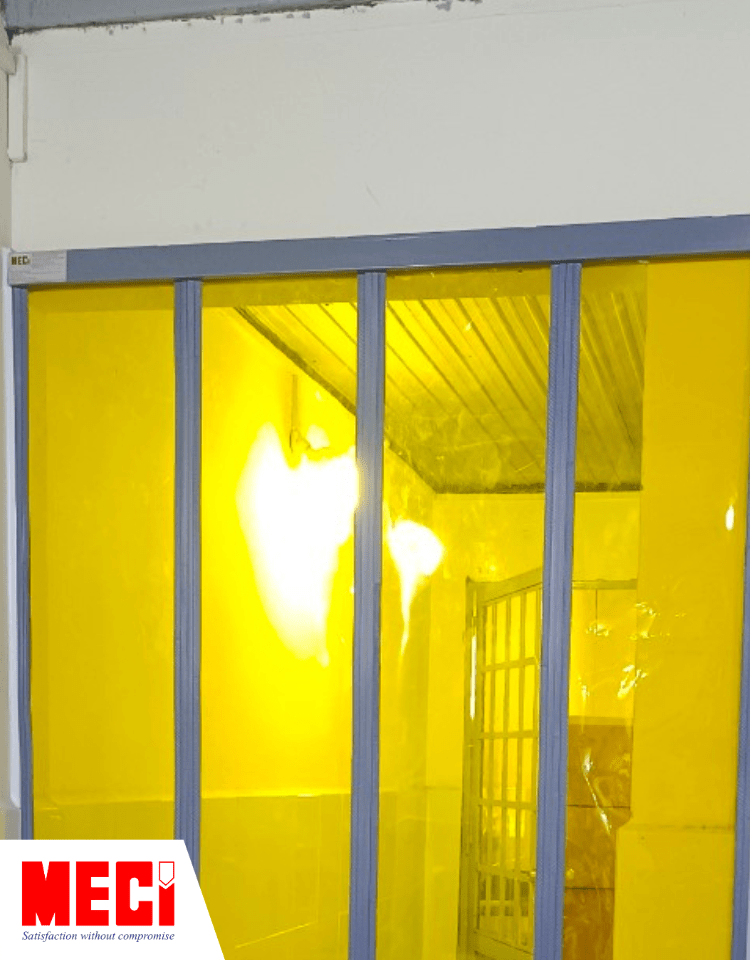 rèm nhựa nam châm màu vàng meci