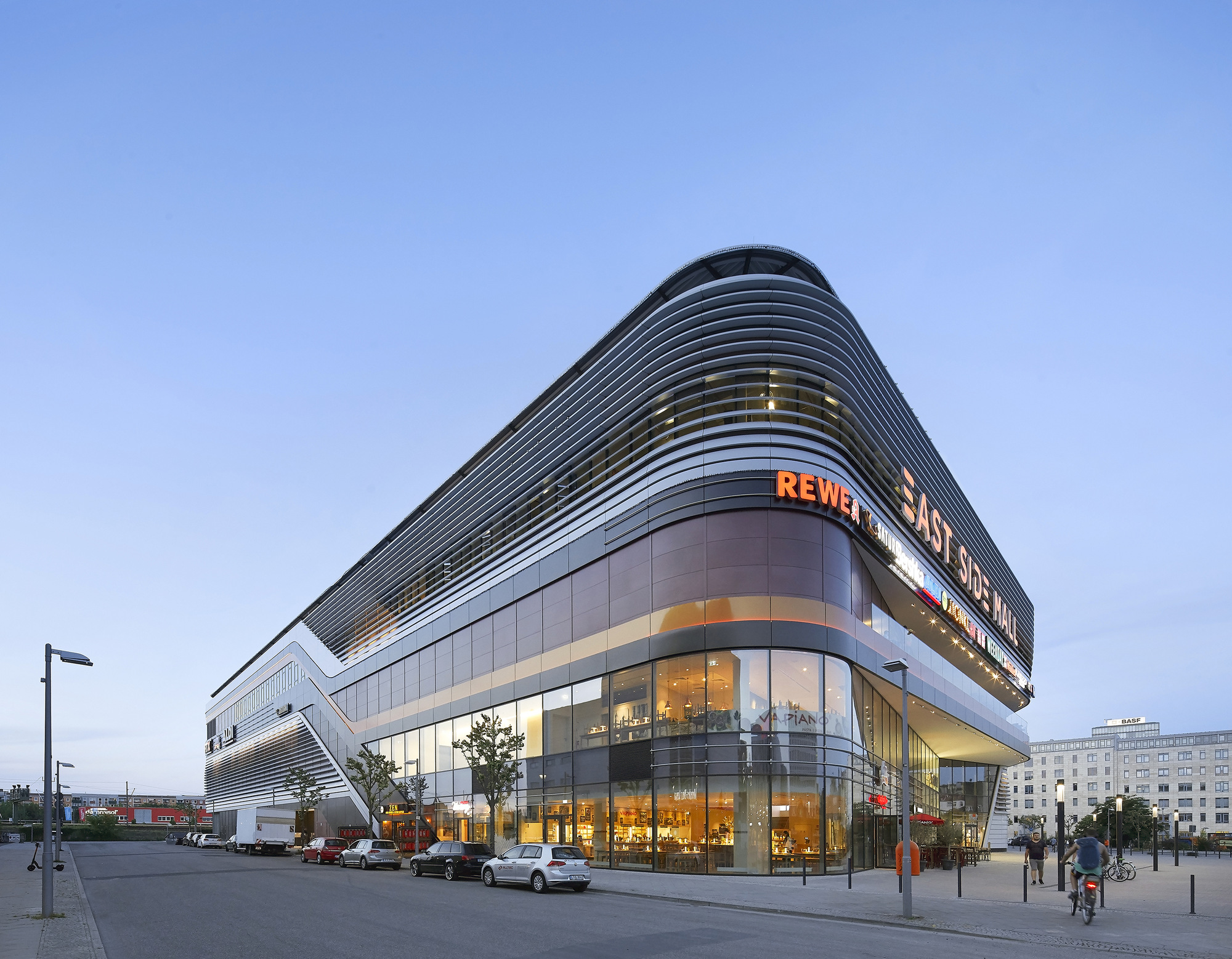 Một thiết kế trung tâm thương mại thực tế