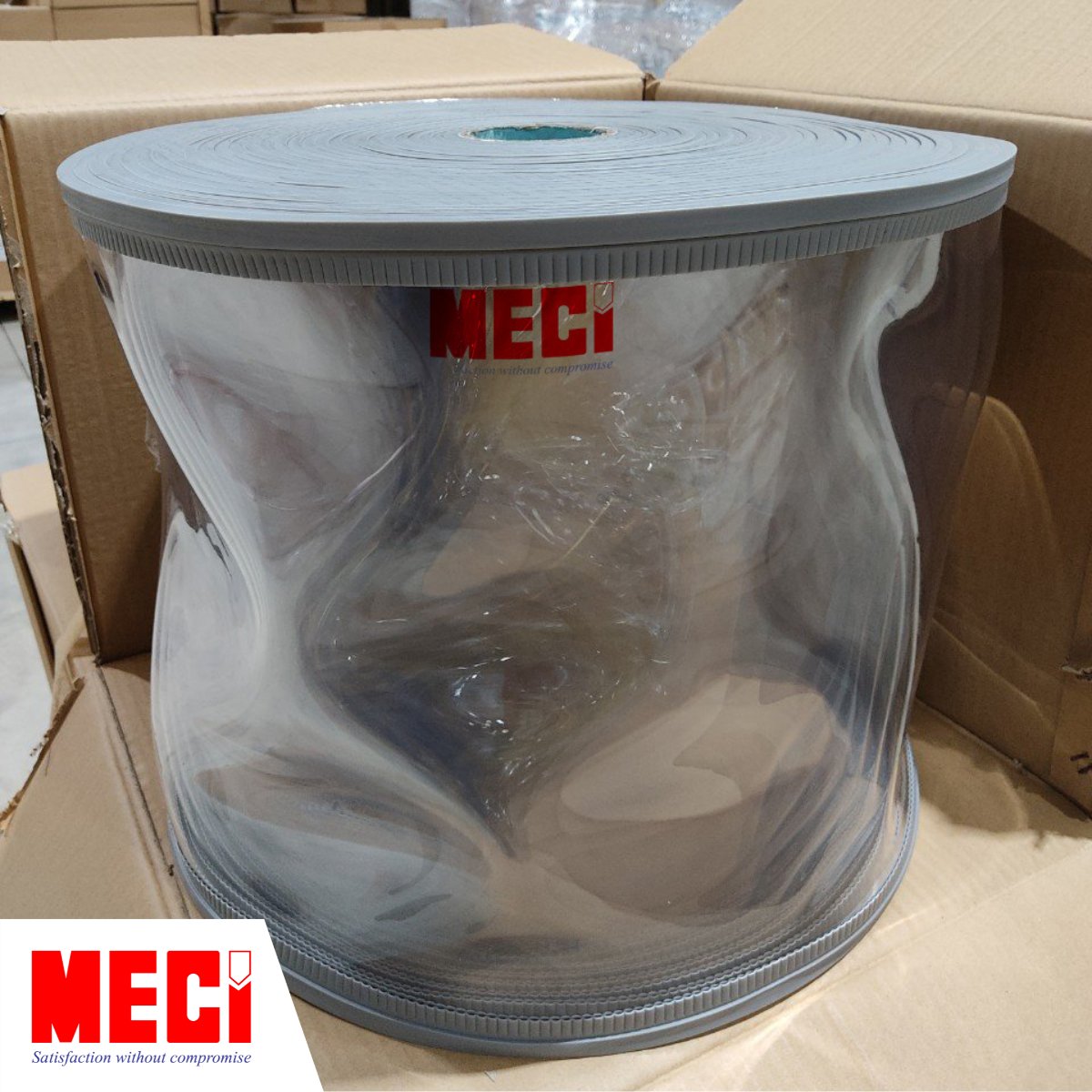 cuộn nhựa nam châm trắng trong trong thùng giấy