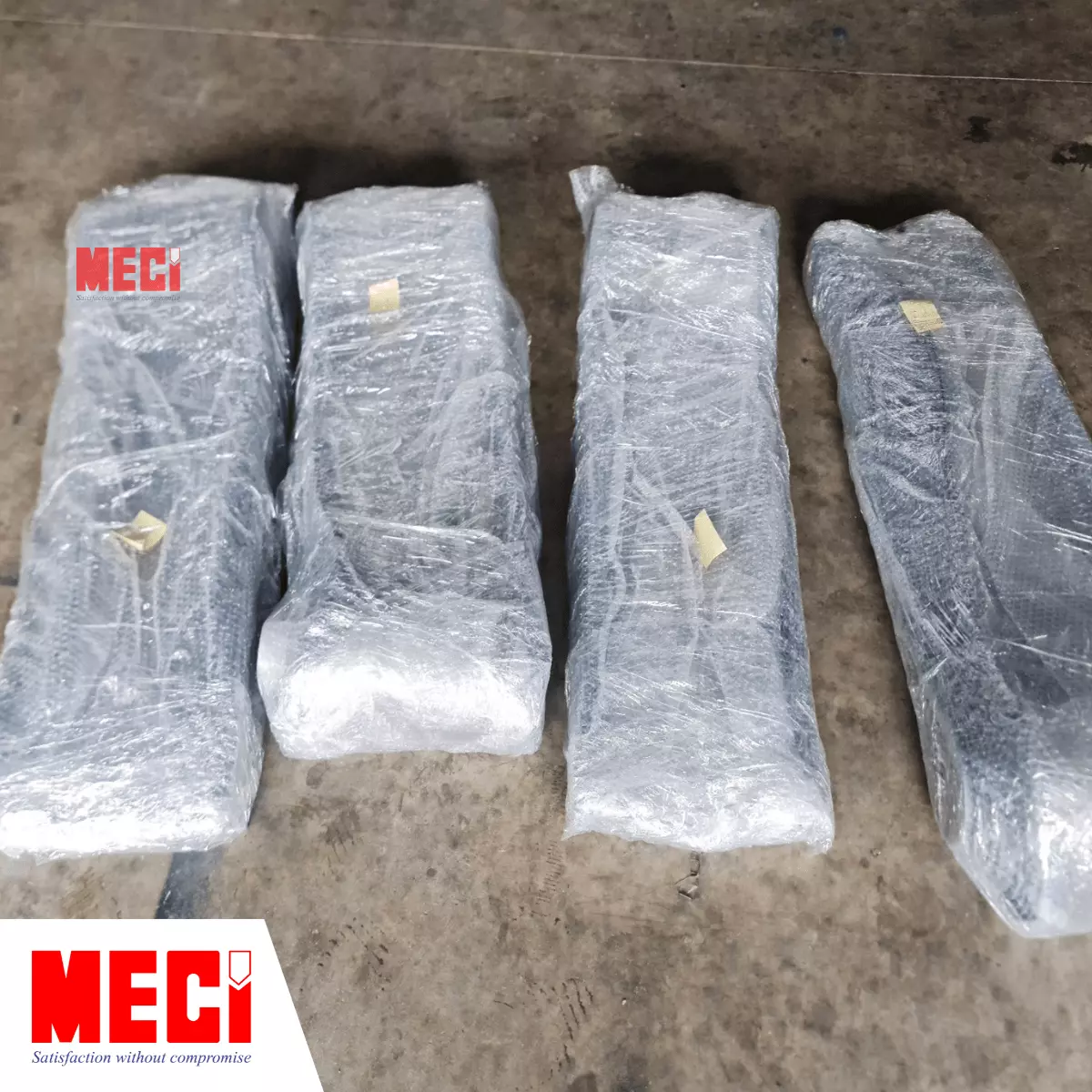 3 cục màn nhựa nam châm được bọc nhiều lớp chống sốc
