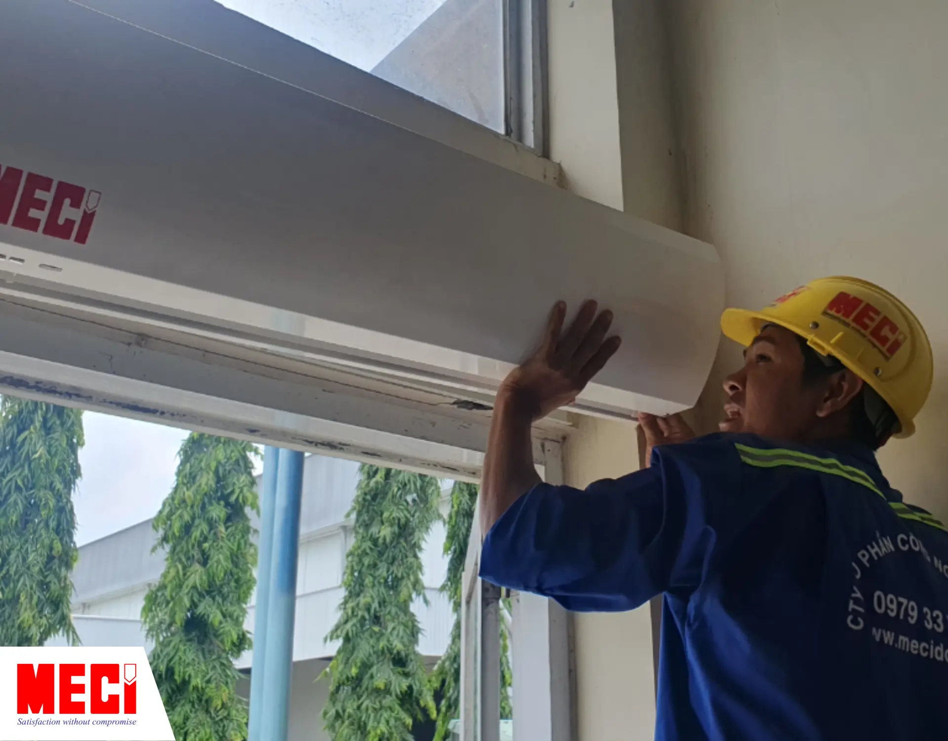 Kỹ thuật MECI đang lắp đặt quạt cắt gió