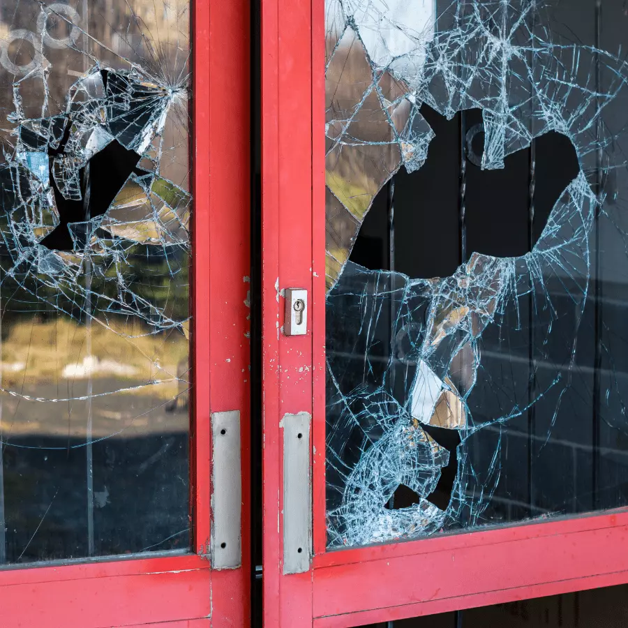 Cửa kính bị vỡ