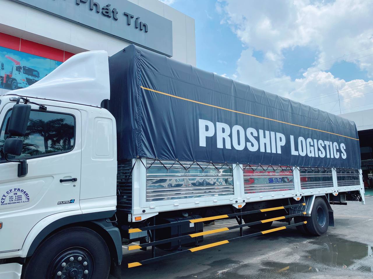 Xe tải vận chuyển hàng hóa của Proship