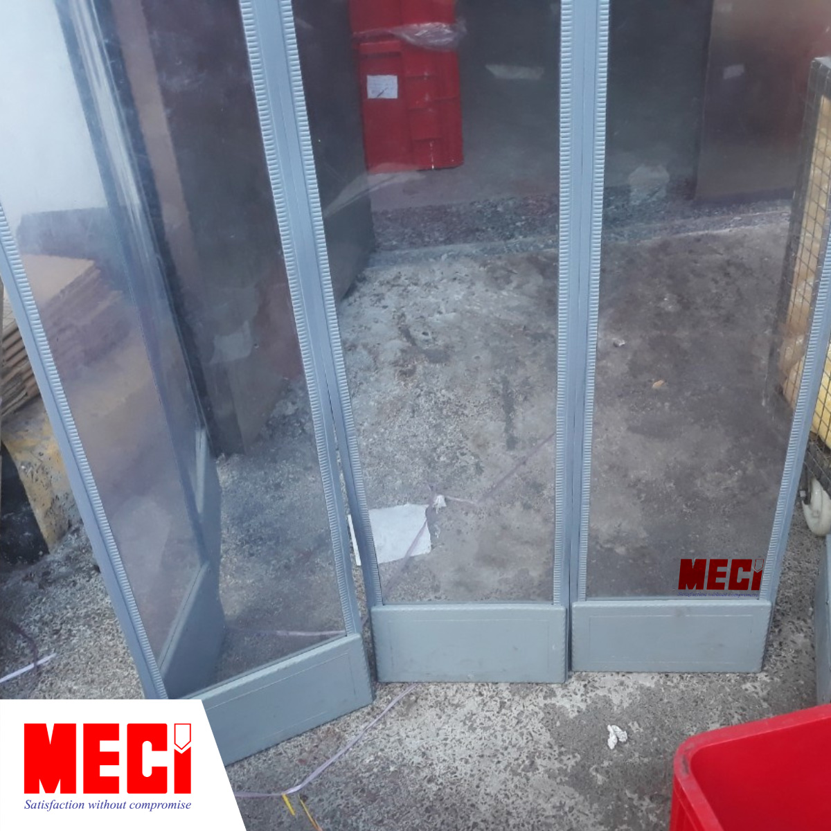 chân rèm nhựa nam châm các sợi rèm bị hở, không hít lại với nhau