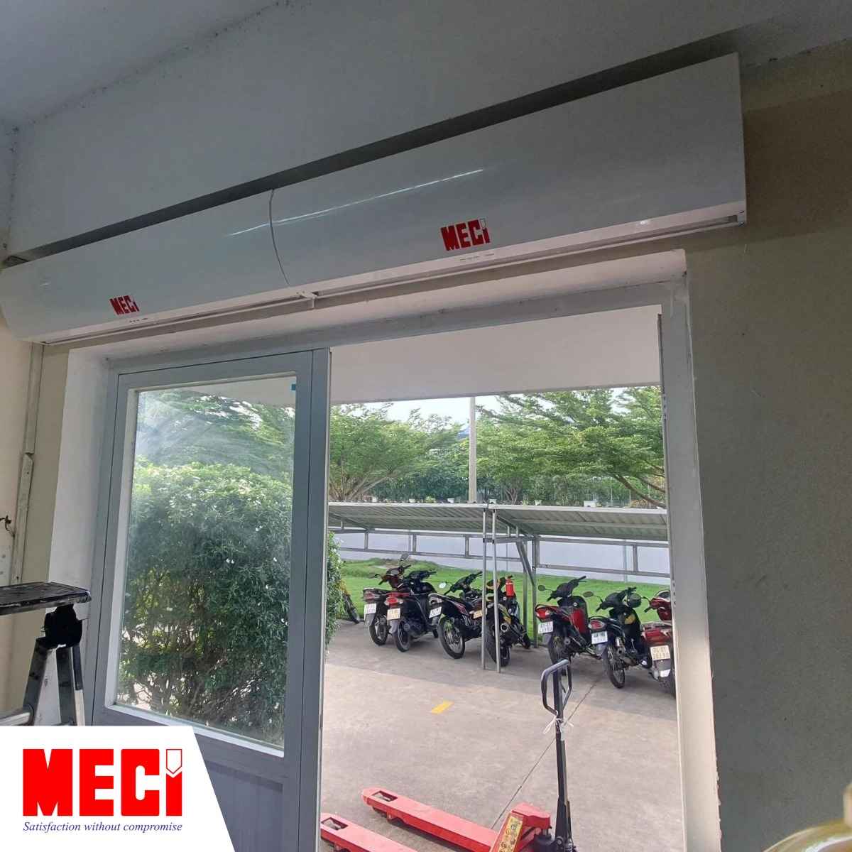 Quạt cắt gió lắp tại cửa ra vào,  khu vực dưới 3.5 m