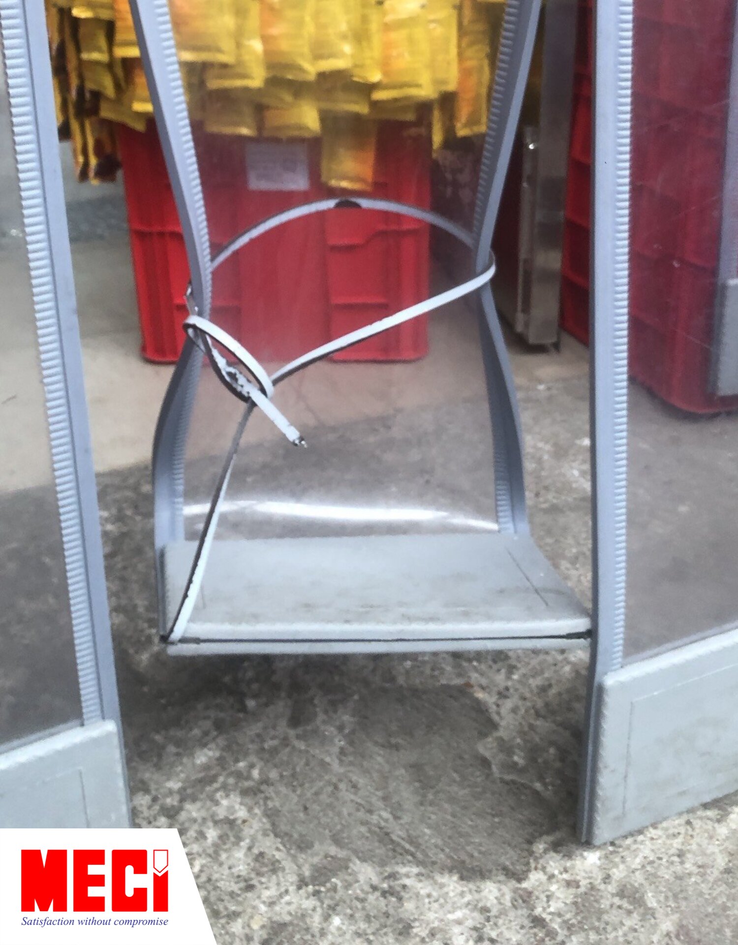 rèm nhựa nam châm bị hư sợi nam châm