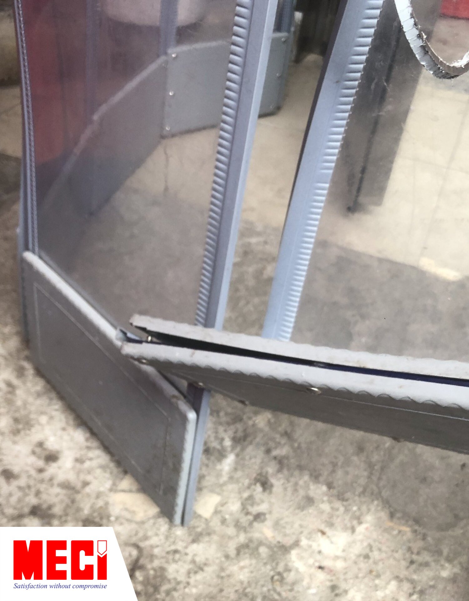 Chân nẹp rèm nhựa nam châm bị bung ra