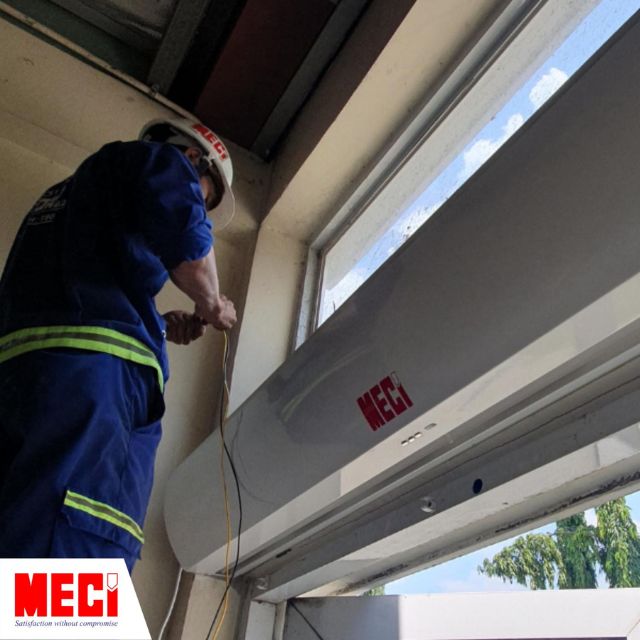 Quy trình lắp đặt quạt cắt gió bước kỹ thuật MECI nối dây điện.