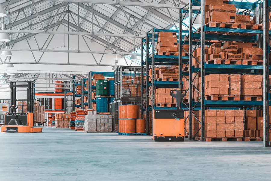Không gian kho lưu trữ hàng hóa