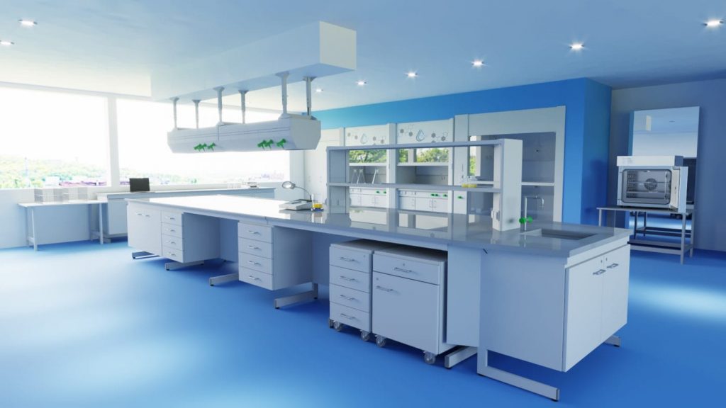 Phòng thí nghiệm có nền màu xanh, bàn ghế màu trắng, vách tường màu xanh. Phía trên trần có lắp hệ thống chiếu sáng bao gồm 5 bóng đèn nhỏ.